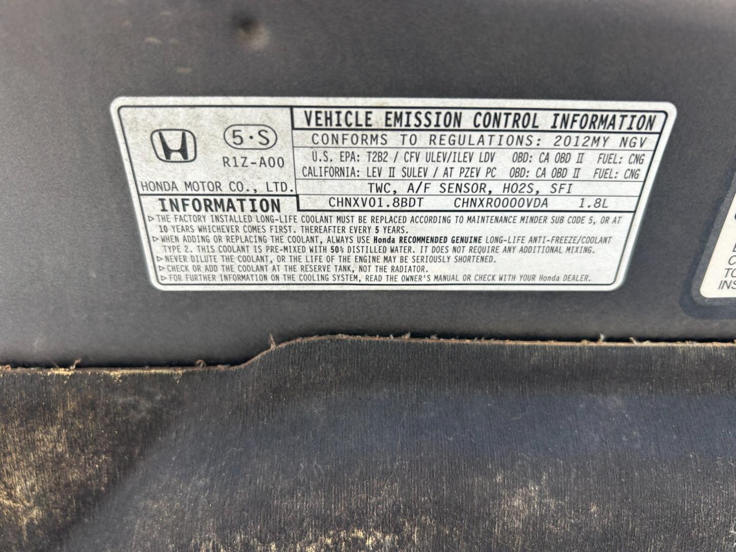 2012 GRAY /Gray Honda Civic CNG Sedan 5-Speed AT (19XFB5F56CE) with an 1.8L L4 SOHC 16V CNG engine, 5-Speed Automatic transmission, located at 17760 Hwy 62, Morris, OK, 74445, (918) 733-4887, 35.609104, -95.877060 - Photo#20